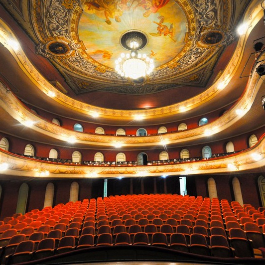 Descubrí el encanto histórico del Teatro Larrañaga en Salto, Uruguay