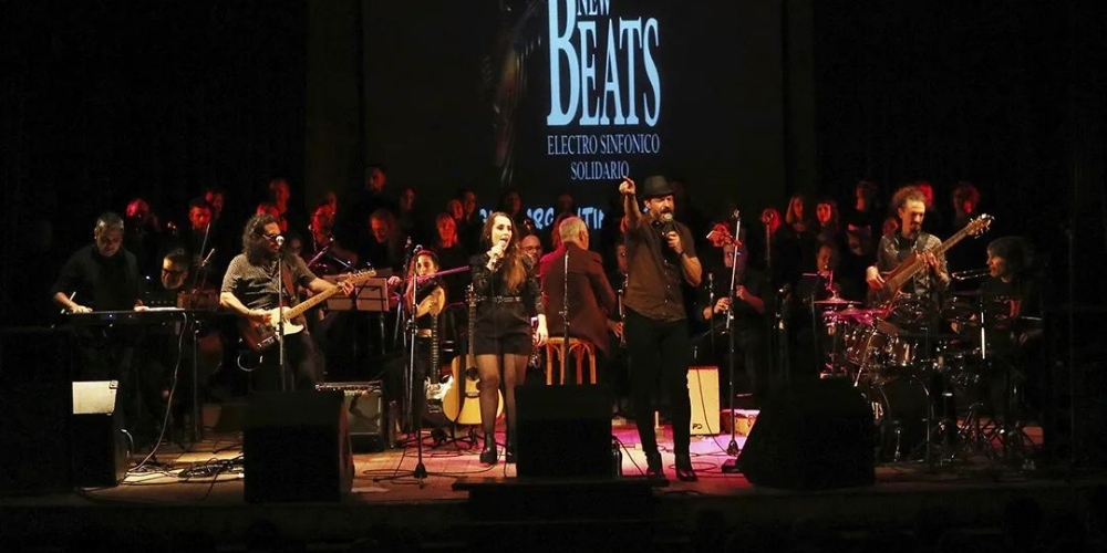 Integrantes de New Beats tocando en una presentación en vivo, mostrando su pasión y talento al reinterpretar las canciones de los Beatles